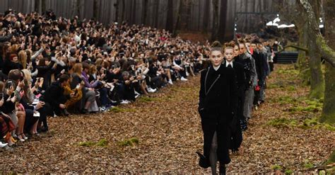 Chanel abat des dizaines d'arbres pour un défilé : «C’est un 